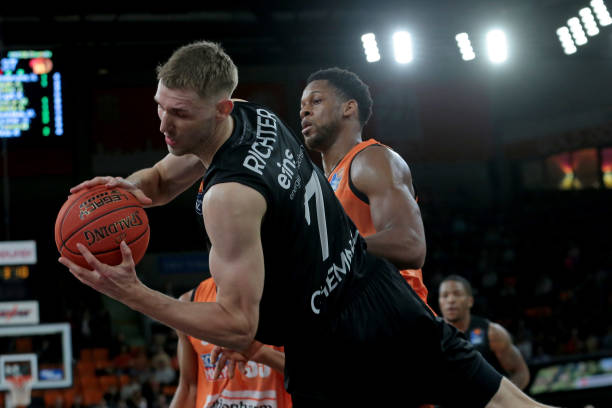 相比之下 相比之下