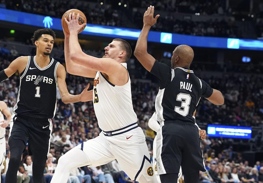 利用头球冲 利用头球冲